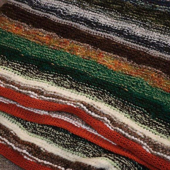 Extra large unique handmade large knitted soft cozy blanket - perfect for family - Picture 4 of 9